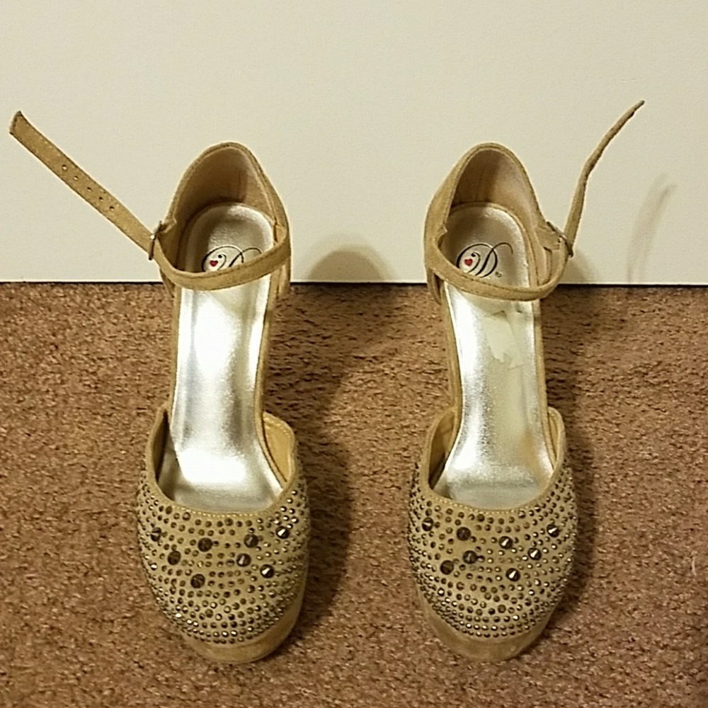 Tan Wedges w/ studs